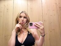 Noamaes: Naaktfoto's