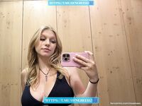 Noamaes: Naaktfoto's