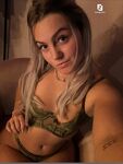 Booty Luna: Naaktfoto's