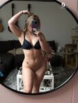 Booty Luna: Naaktfoto's