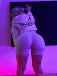Booty Luna: Naaktfoto's
