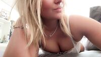 Booty Luna: Naaktfoto's