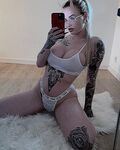 Kayley Wouters / InkedBarbiiexo: Naaktfoto's