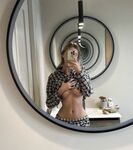 Noa MNK: Naaktfoto's