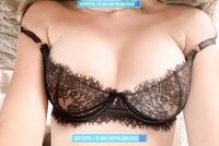 Noa MNK: Naaktfoto's