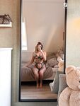 Noa MNK: Naaktfoto's