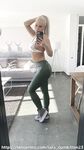 Lara CumKitten: Naaktfoto's